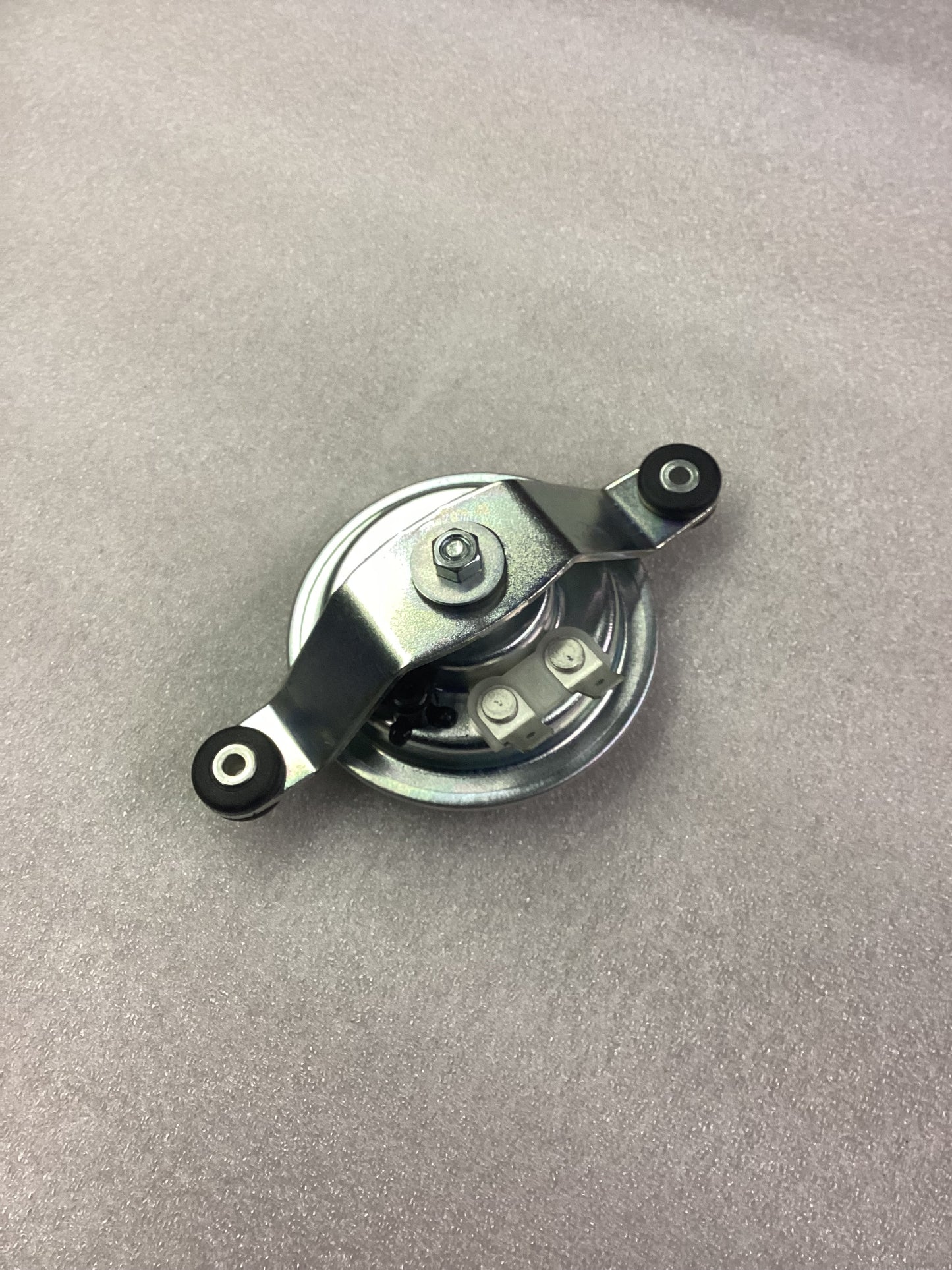 Horn 12v DC.with mounting bracket