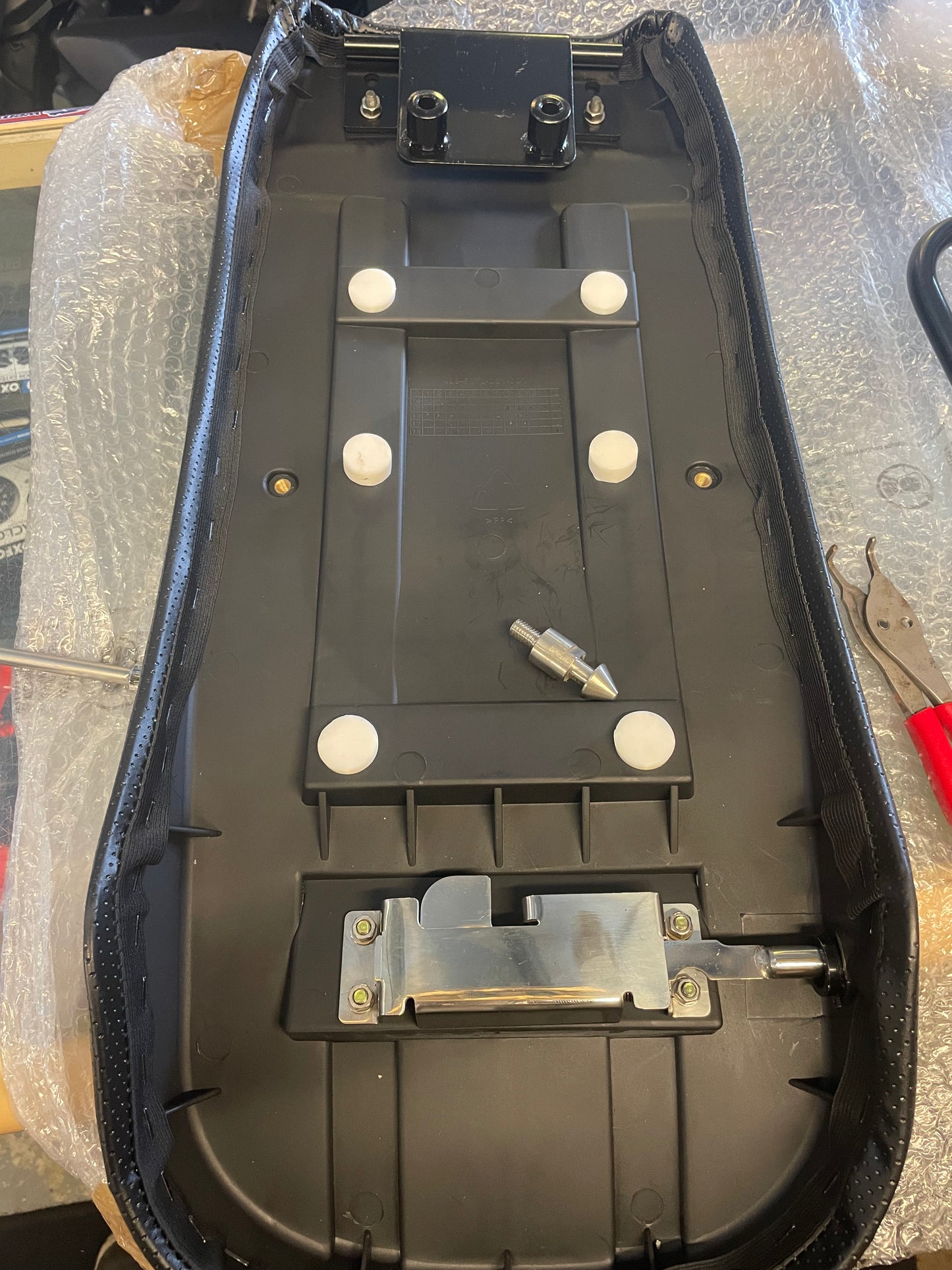 RA GT seat fitting kit complete cntr