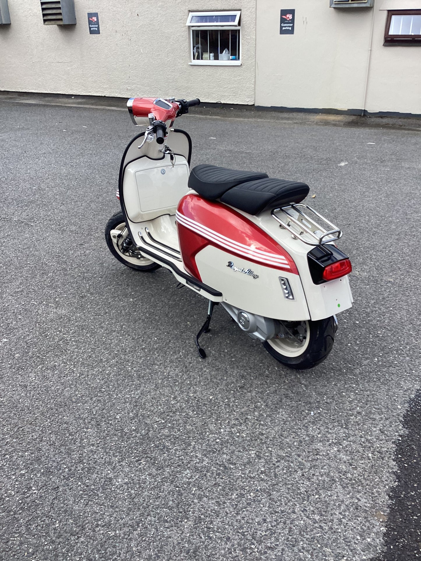 Royal Alloy GP 125 LC SE - Regency Red / Ivory