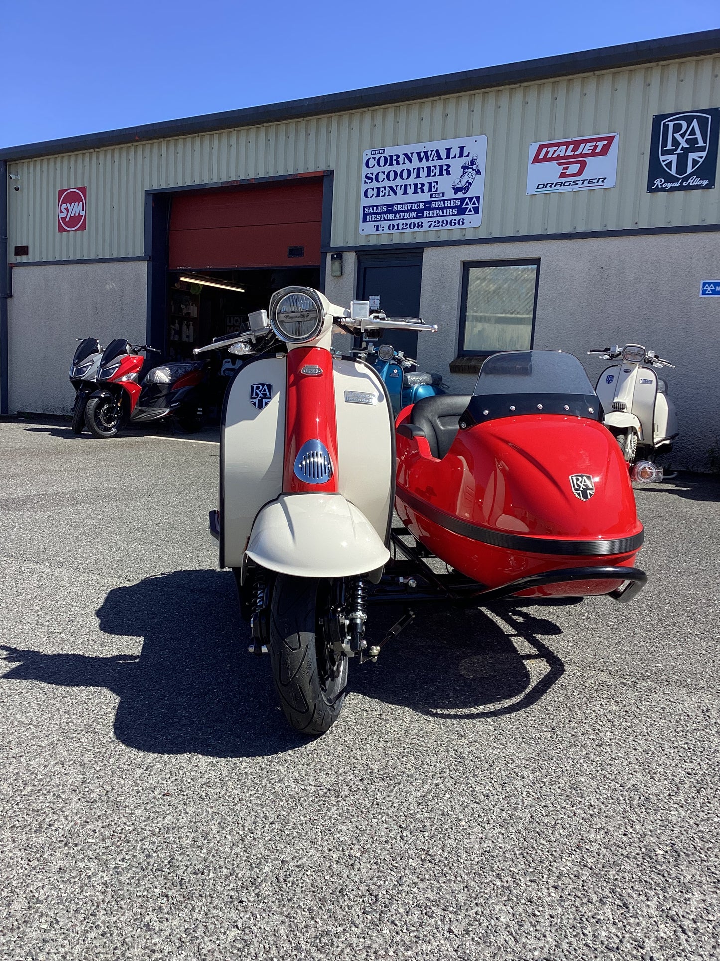 TG 350 Sidecar - Flame Red / Ivory