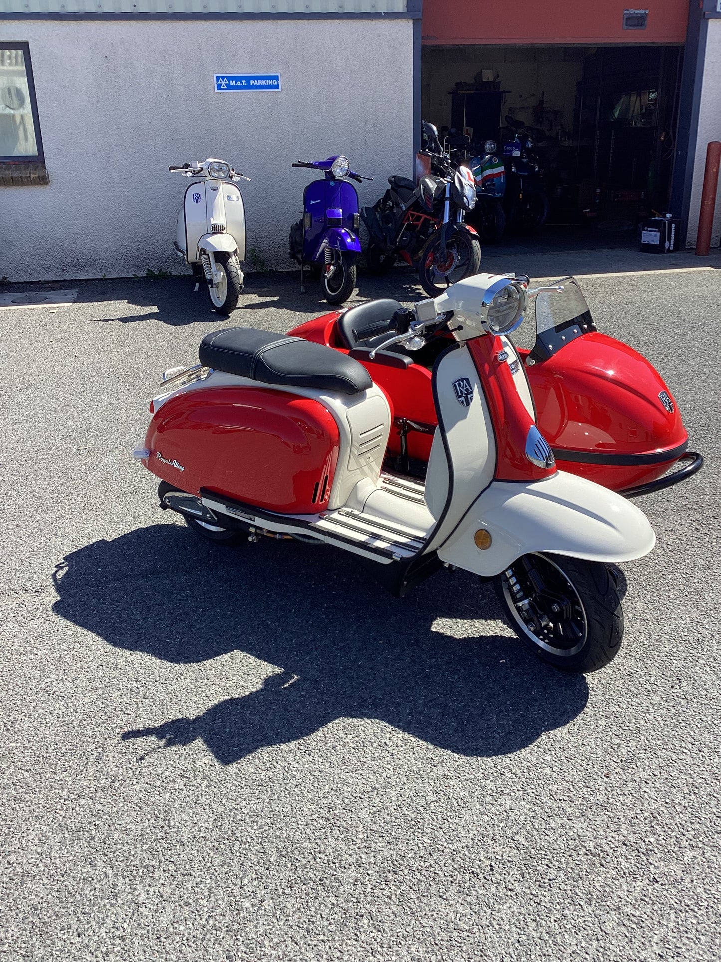 TG 350 Sidecar - Flame Red / Ivory
