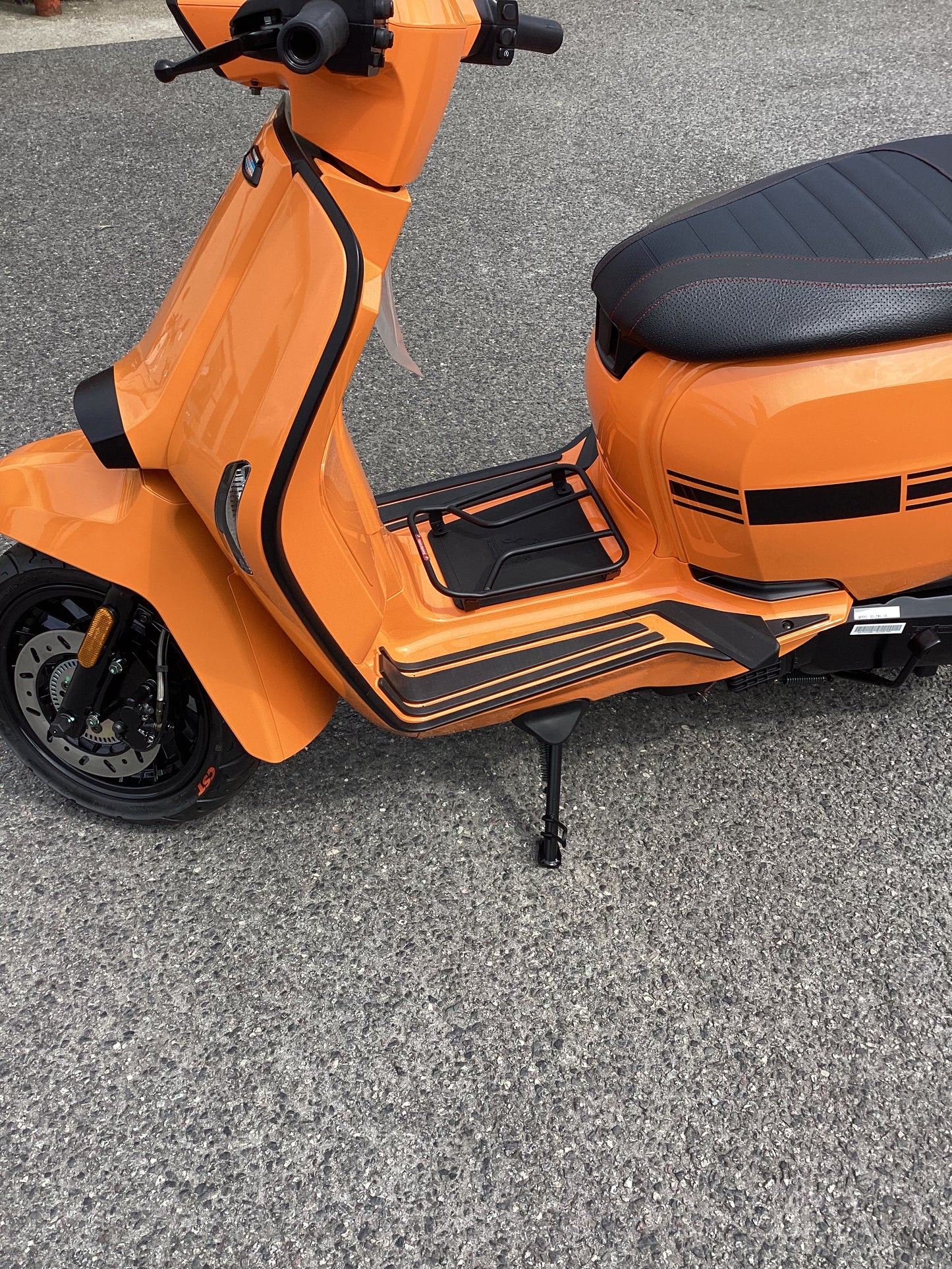 Lambretta V Special Floor Rack - Black