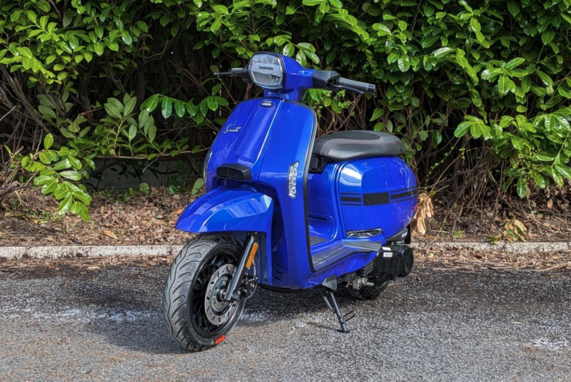 Lambretta V125 Special . Flex Fender. - White / Black / Orange / Blue / Grey