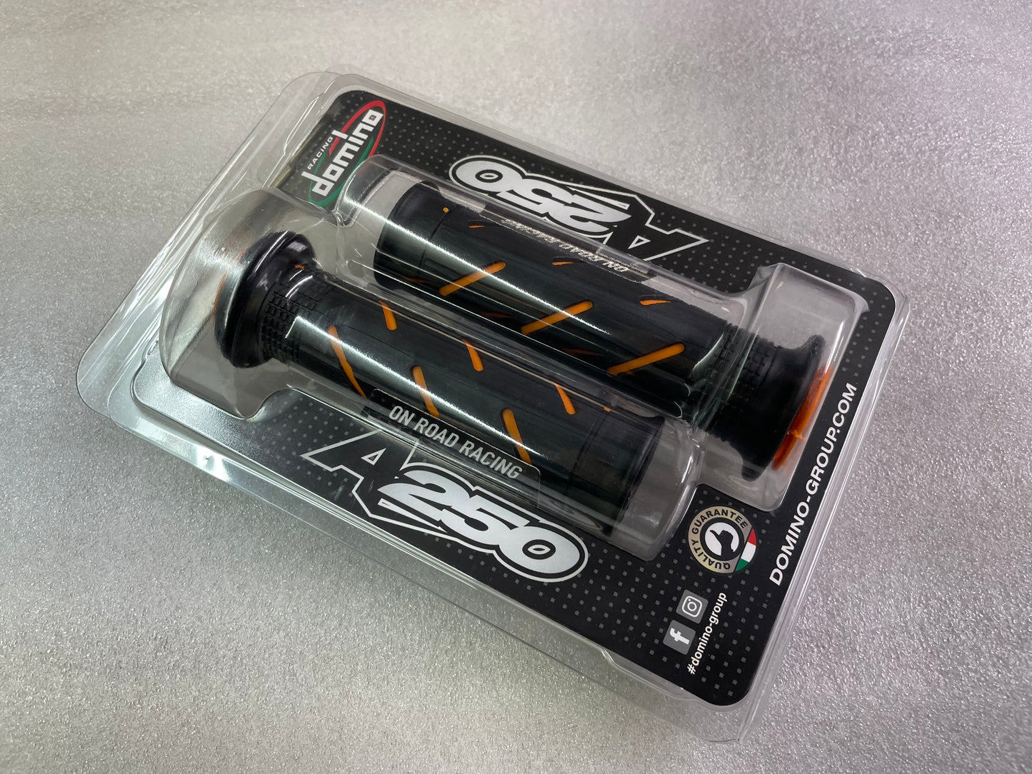 Domino Grip BLACK / ORANGE
