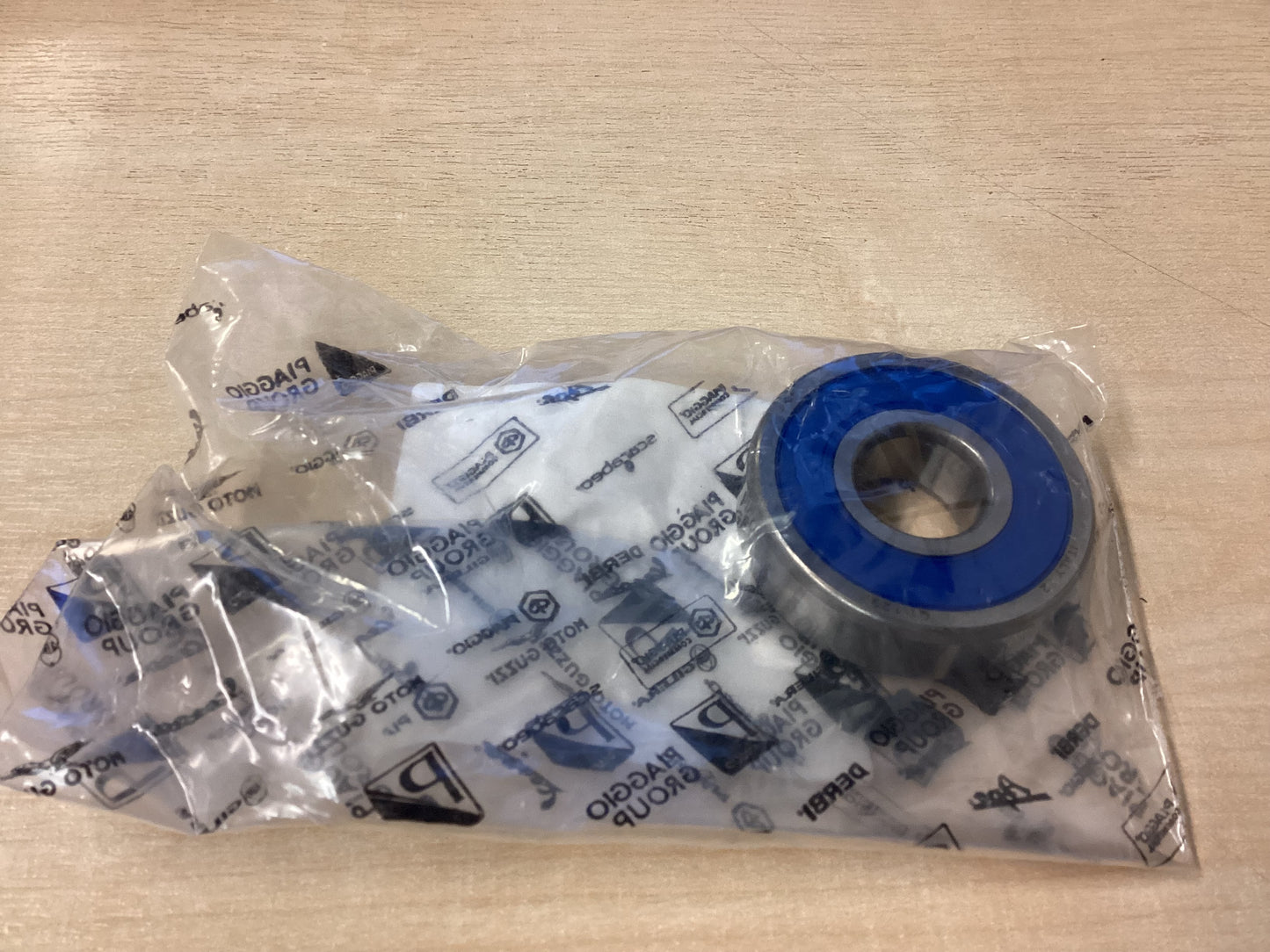 RA, Vespa GTS 300 swing arm Bearing.