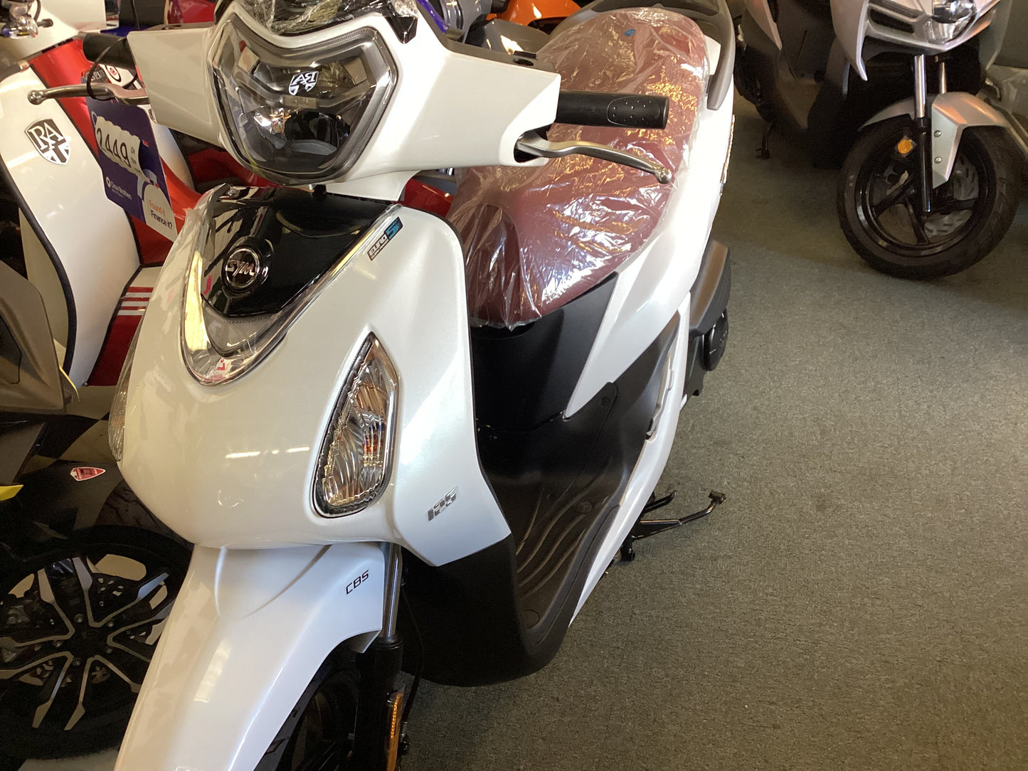 Sym Symphony in White
