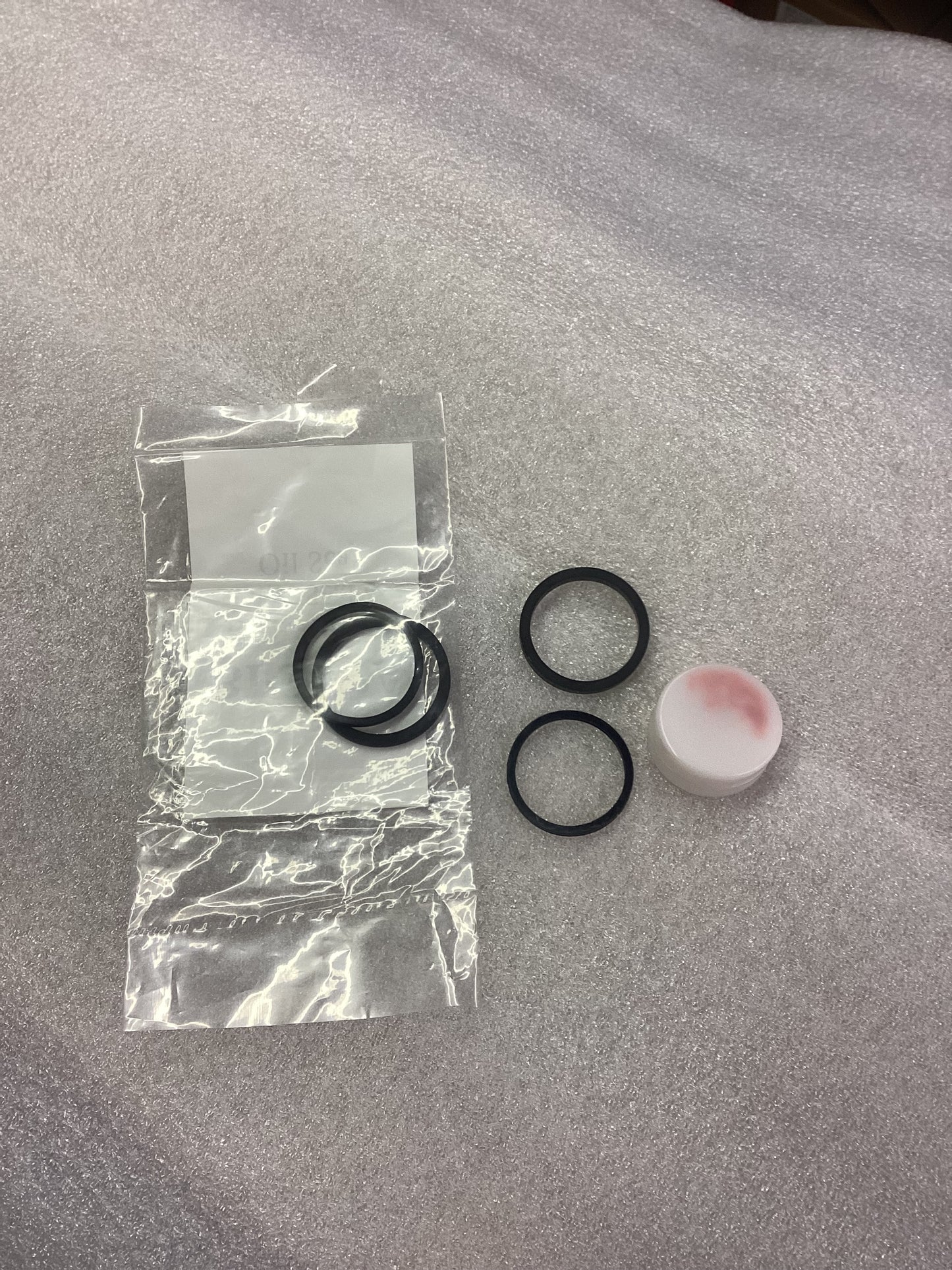 Caliper seal and piston kit KTM