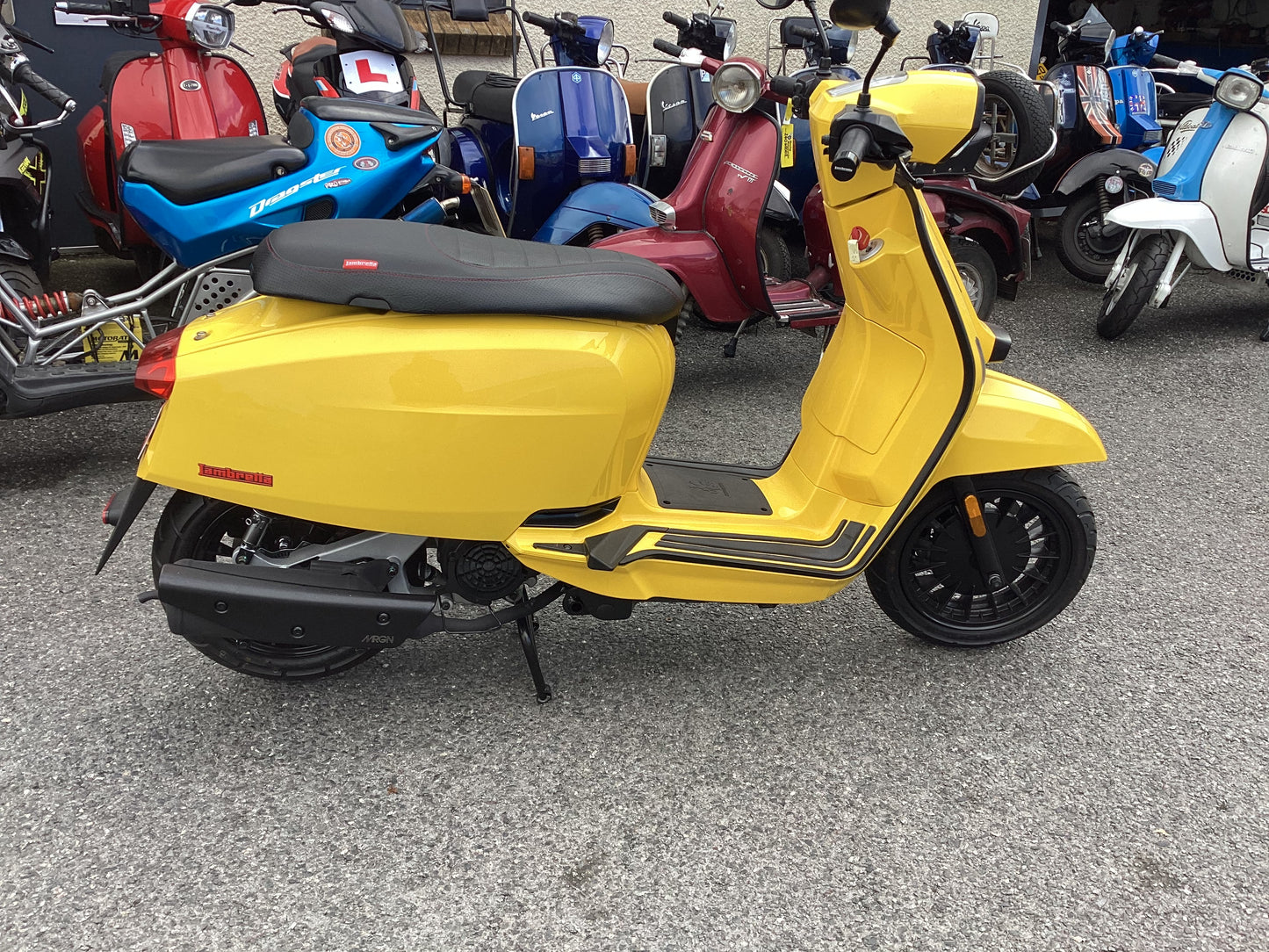 Lambretta V200 Yellow Flex 22