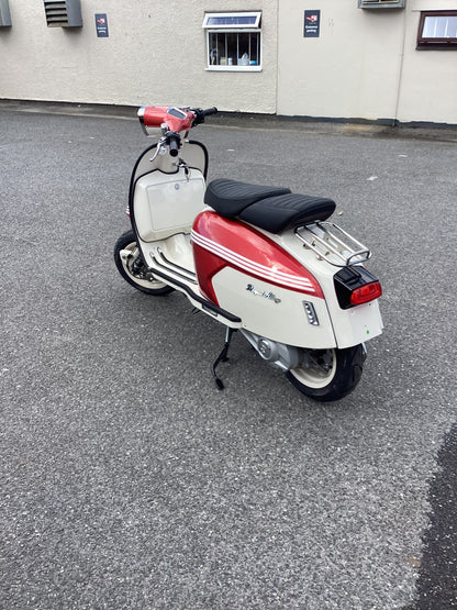 Royal Alloy GP 125 LC SE - Regency Red / Ivory