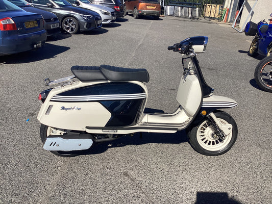 Royal Alloy GP125 SE  AC Blue/Ivory Special Price Pre-Registered